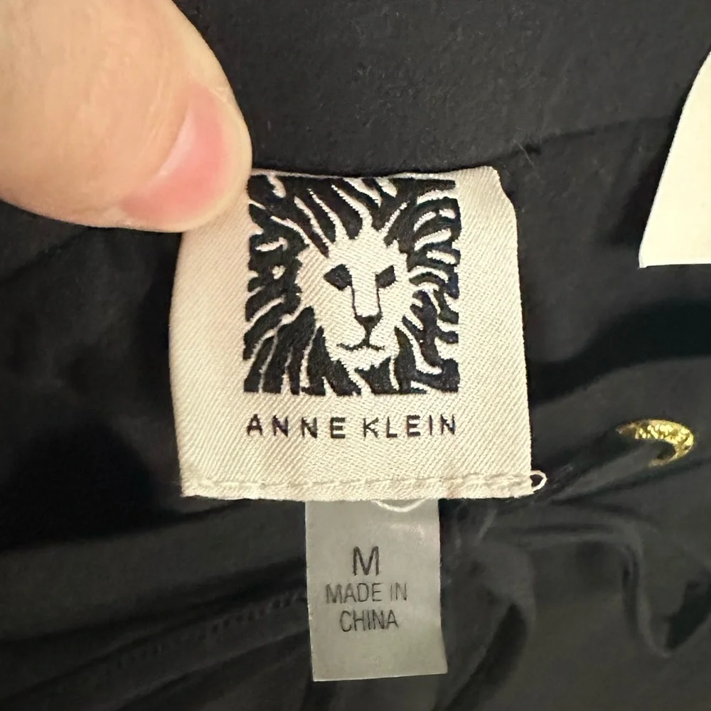 Anne Klein Classic Black Drawstring Skort with Gold Accents – NWT (M) - Picture 6 of 8